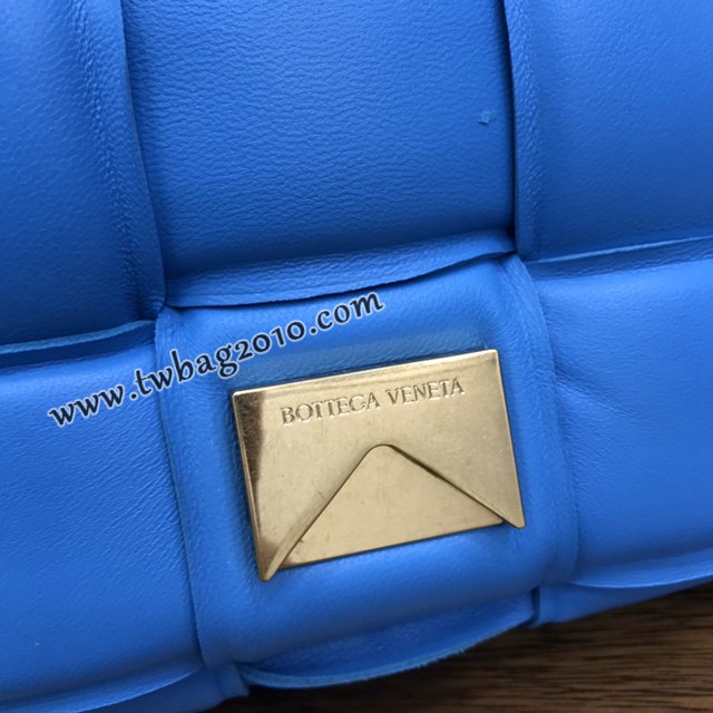 Bottega veneta高端女包 96008泳池藍 寶緹嘉新款枕頭鏈條包 BV大金鏈子小羊皮枕頭包  gxz1177